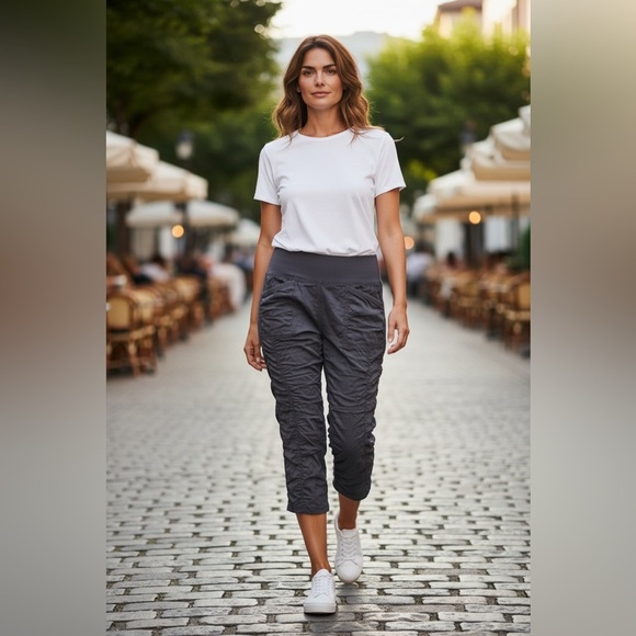 lululemon athletica Pants - lululemon athletica Charcoal Ruched Capris